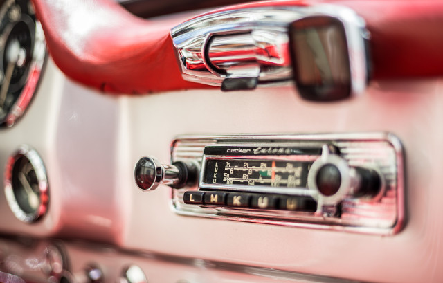 Historia de la radio del coche.